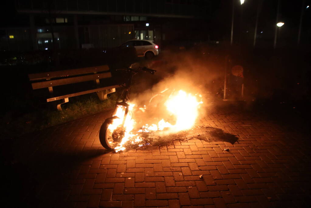 Scooter volledig uitgebrand