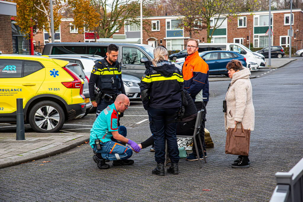 Scooterrijder schrikt en valt
