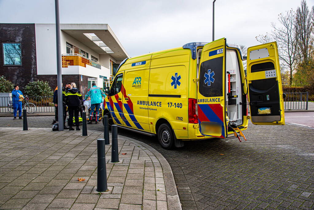 Scooterrijder schrikt en valt