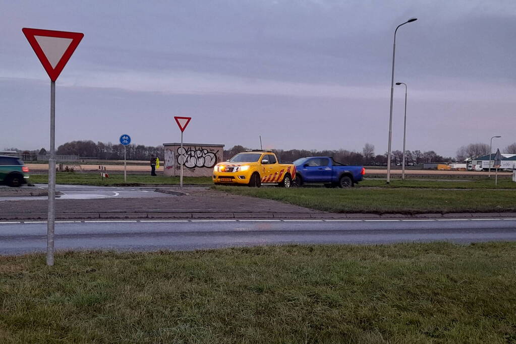 Flinke file door botsing tussen twee voertuigen