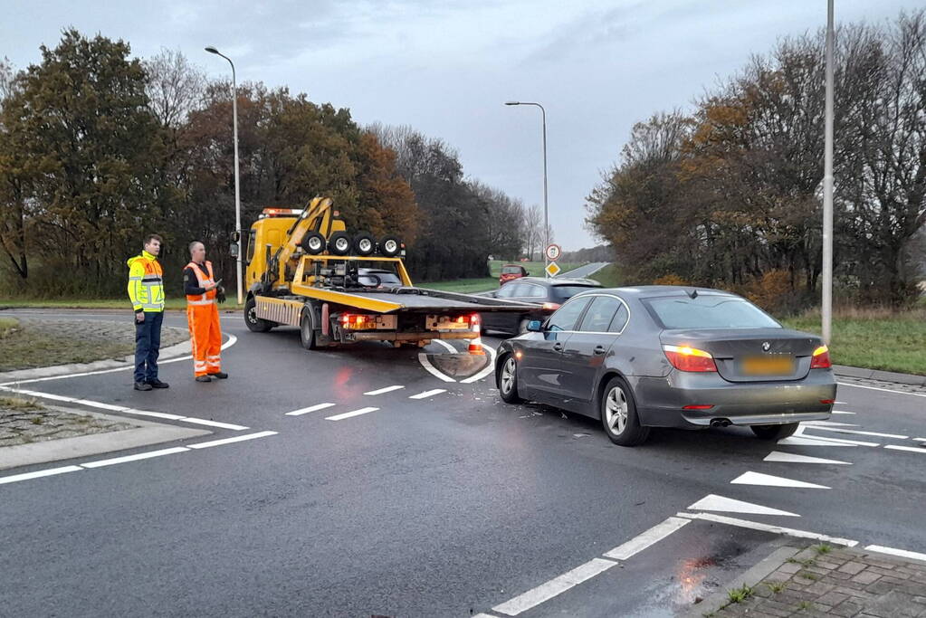 Flinke file door botsing tussen twee voertuigen