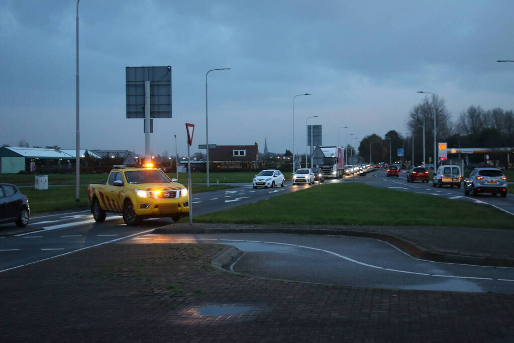 Flinke file door botsing tussen twee voertuigen