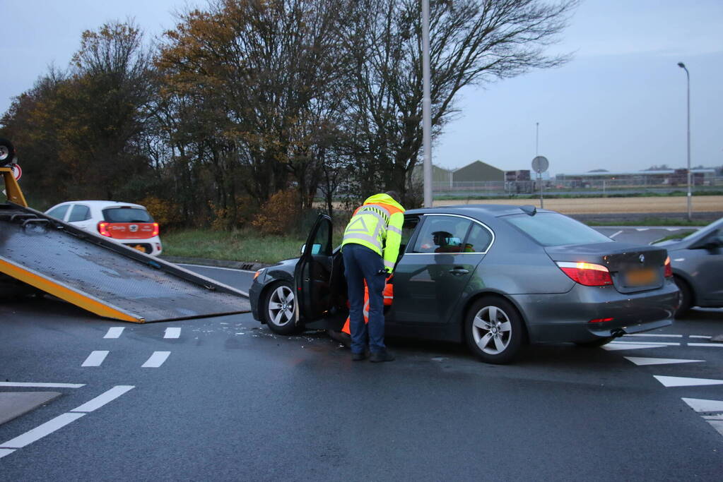 Flinke file door botsing tussen twee voertuigen
