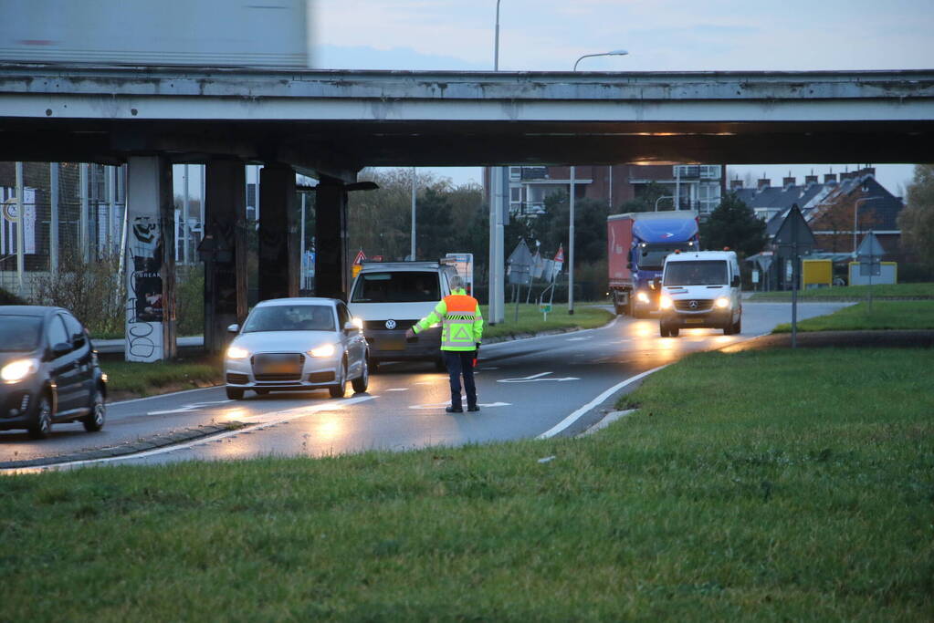 Flinke file door botsing tussen twee voertuigen