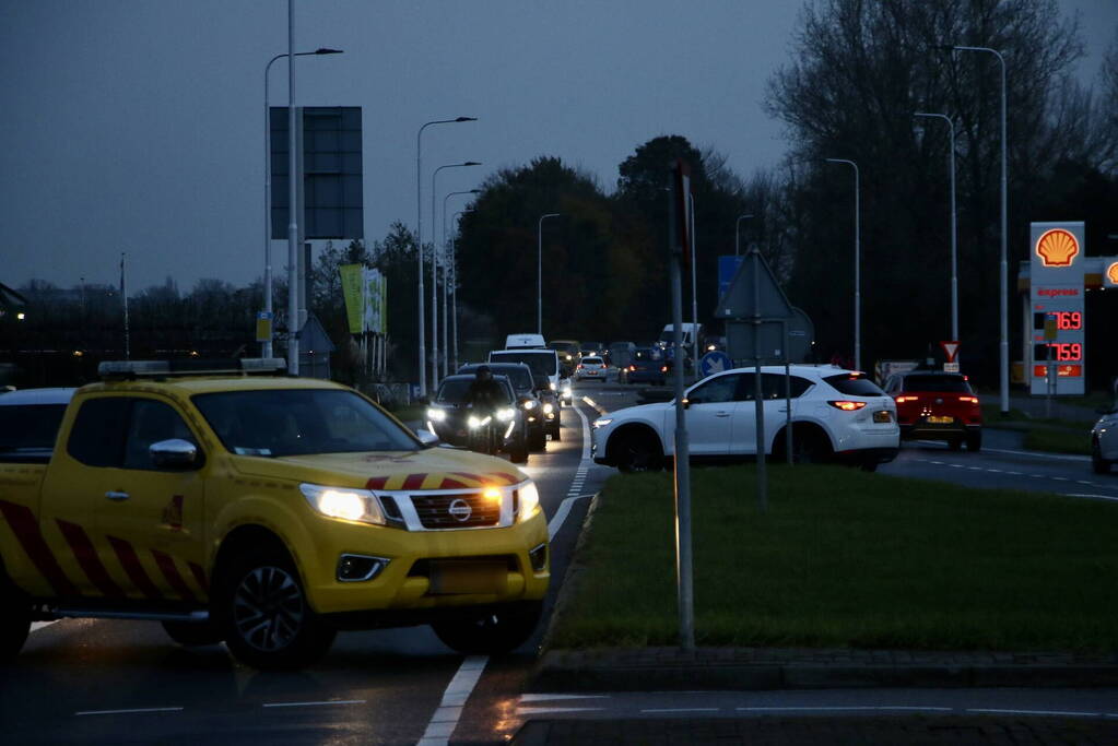 Flinke file door botsing tussen twee voertuigen