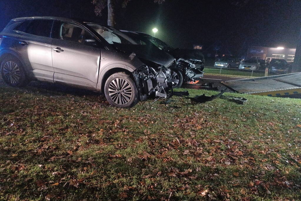 Veel schade bij ongeval tussen twee auto's