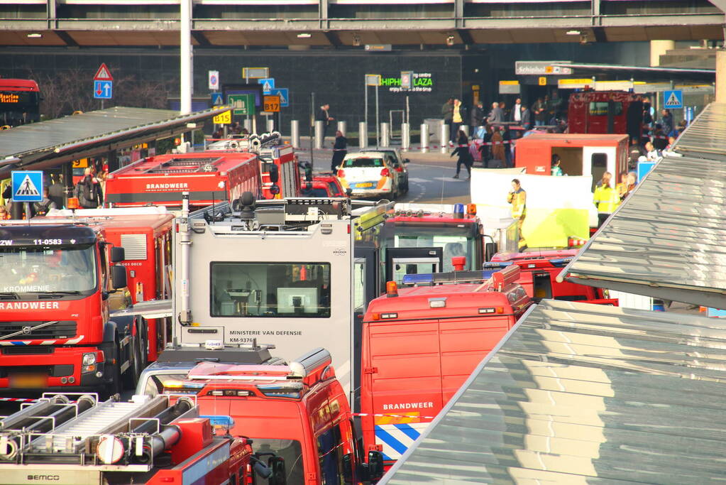 Schiphol Plaza ontruimd door incident met gevaarlijke stoffen