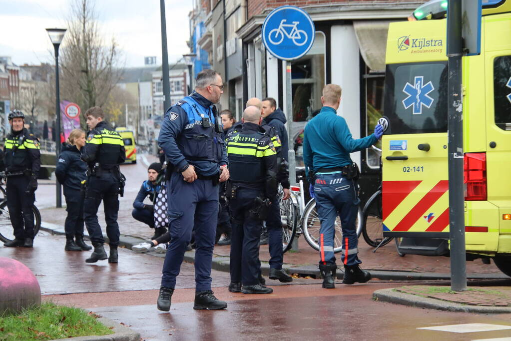 Vrouw gewond bij botsing met fiets
