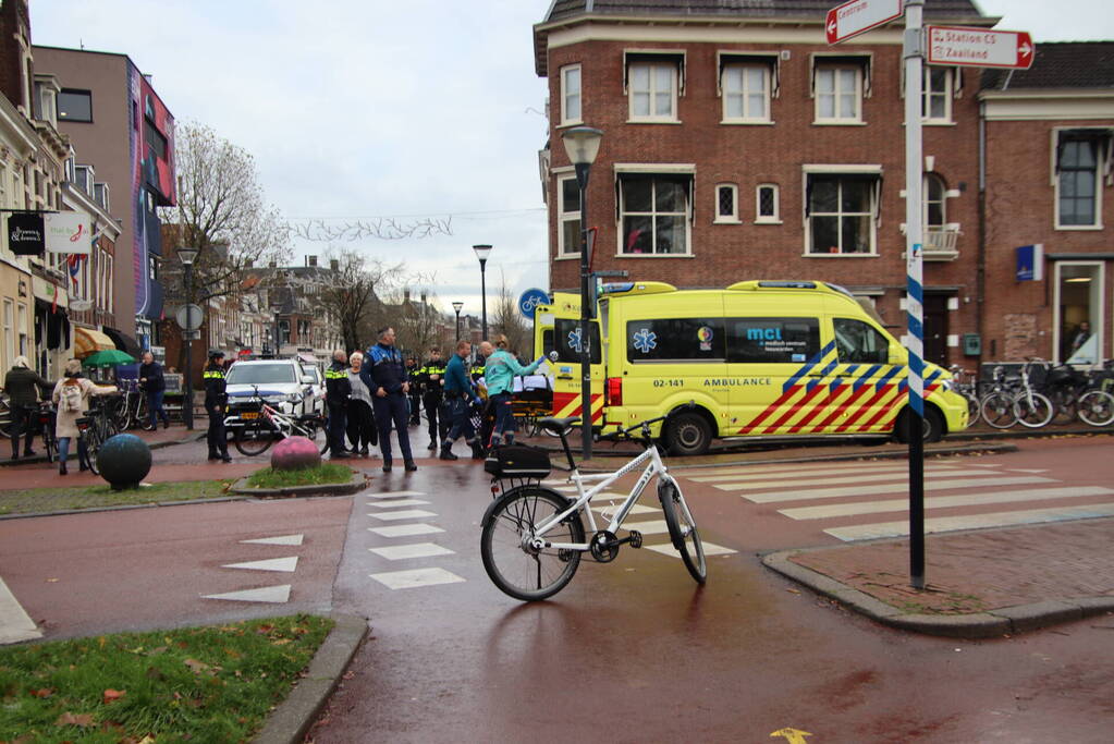 Vrouw gewond bij botsing met fiets
