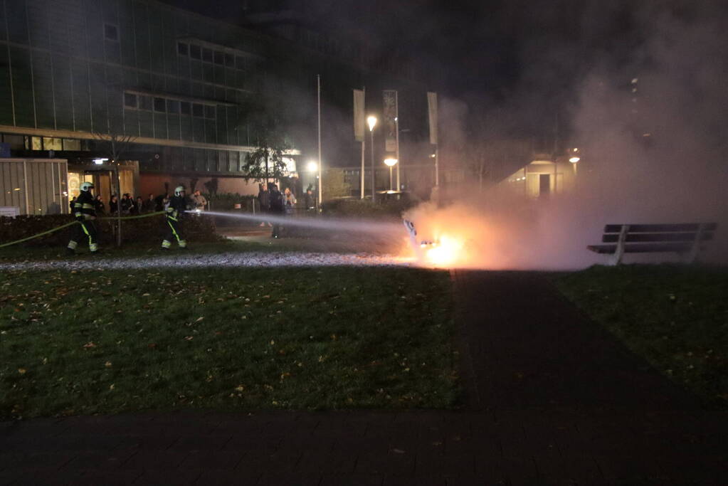 Gasfles ontploft en vliegt in brand