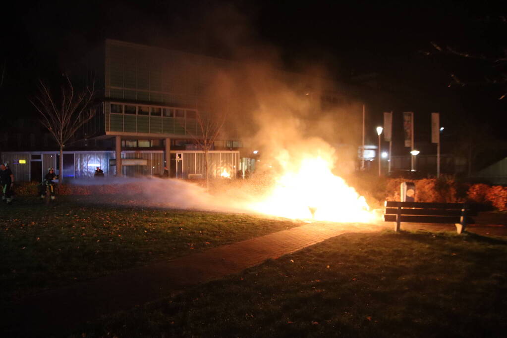 Gasfles ontploft en vliegt in brand