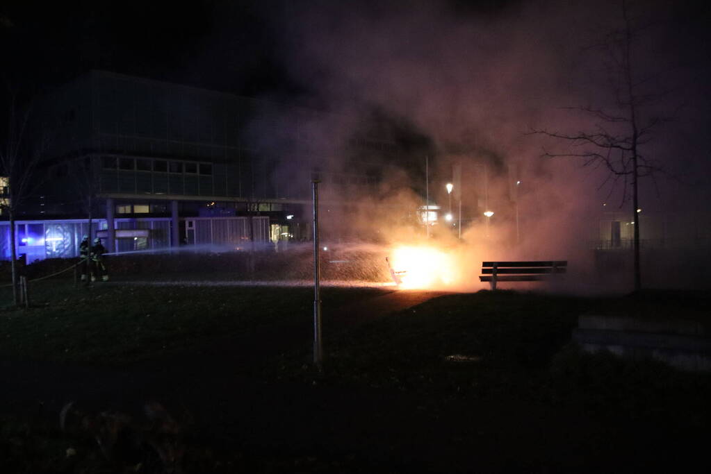 Gasfles ontploft en vliegt in brand