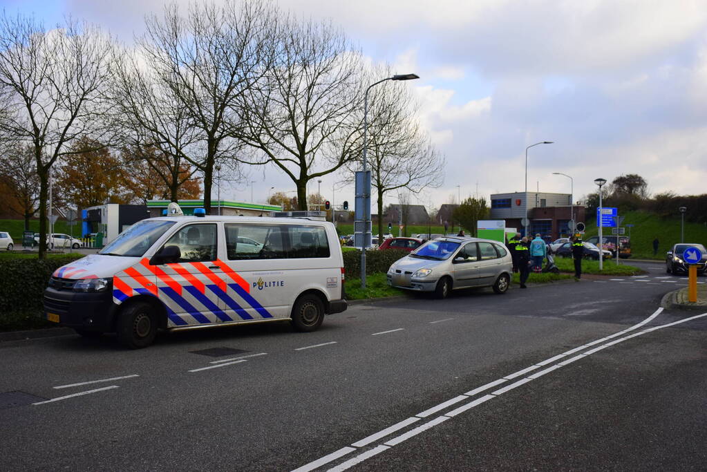 Scooterrijdster voor ziekenhuis aangereden