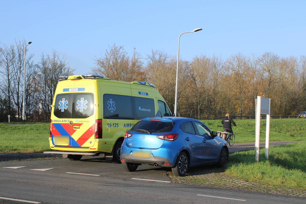 Fietser gewond bij botsing met auto