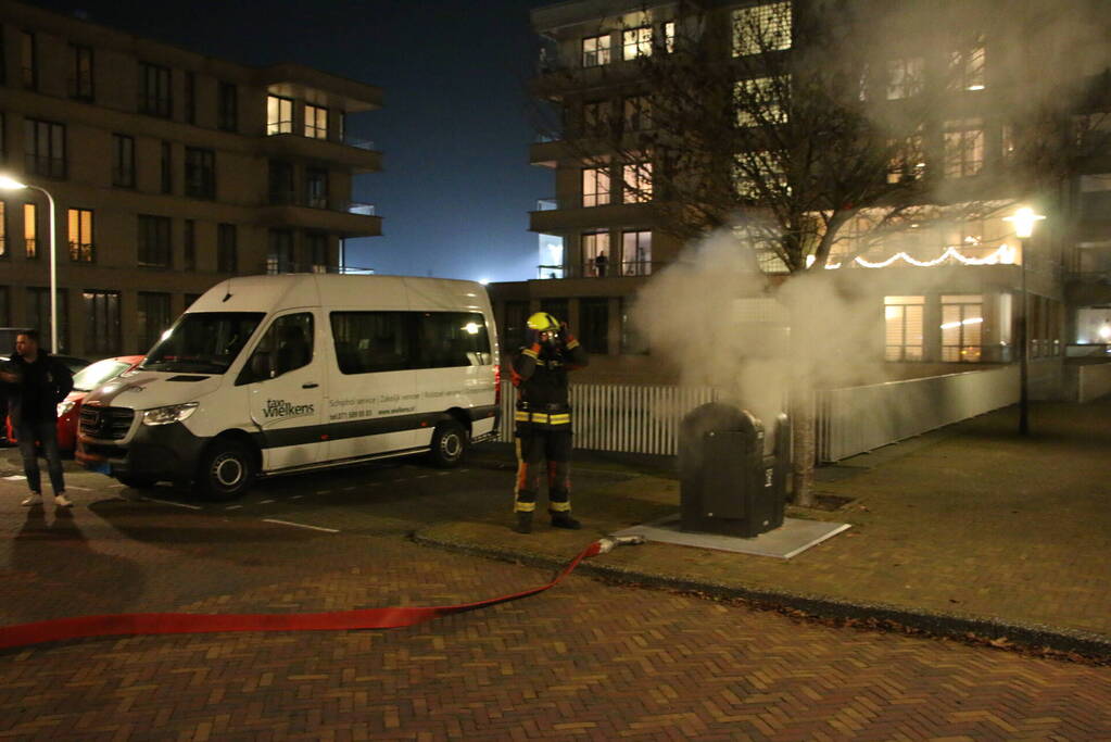 Ondergrondse container vermoedelijk in brand gestoken