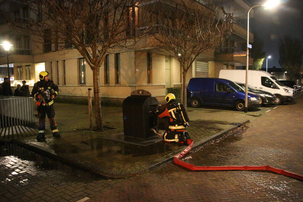 Ondergrondse container vermoedelijk in brand gestoken