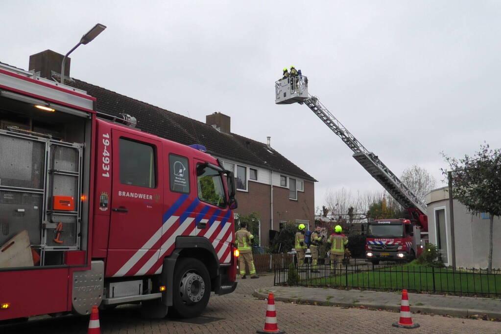 Brand in schoorsteen hoekwoning