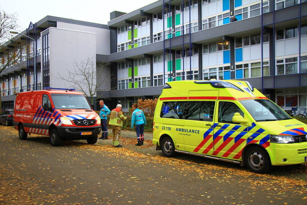 Bewoner raakt onwel in flatwoning