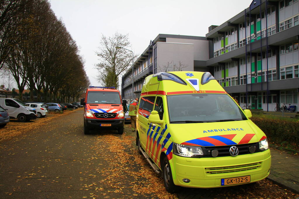 Bewoner raakt onwel in flatwoning
