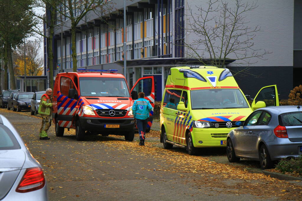 Bewoner raakt onwel in flatwoning