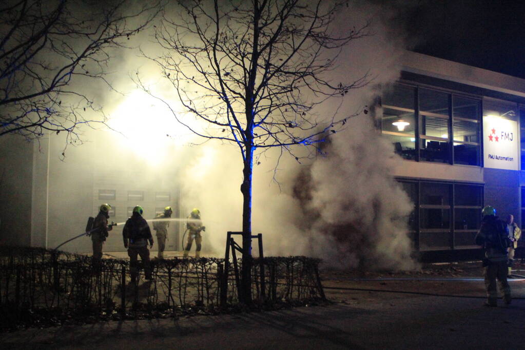 Brand in container tegen pand