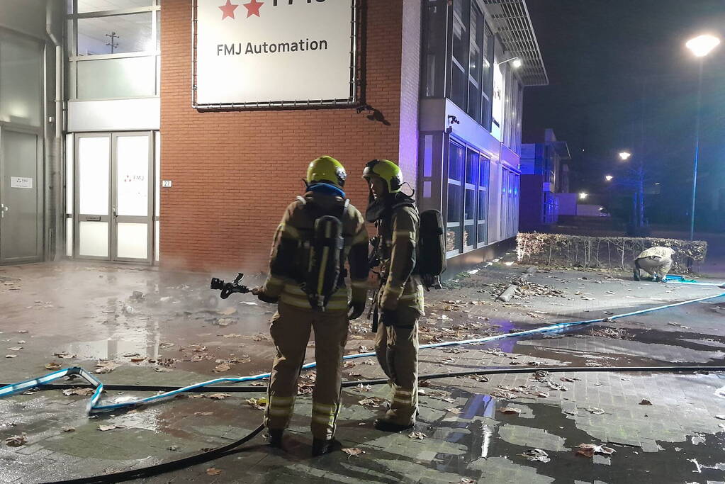 Brand in container tegen pand