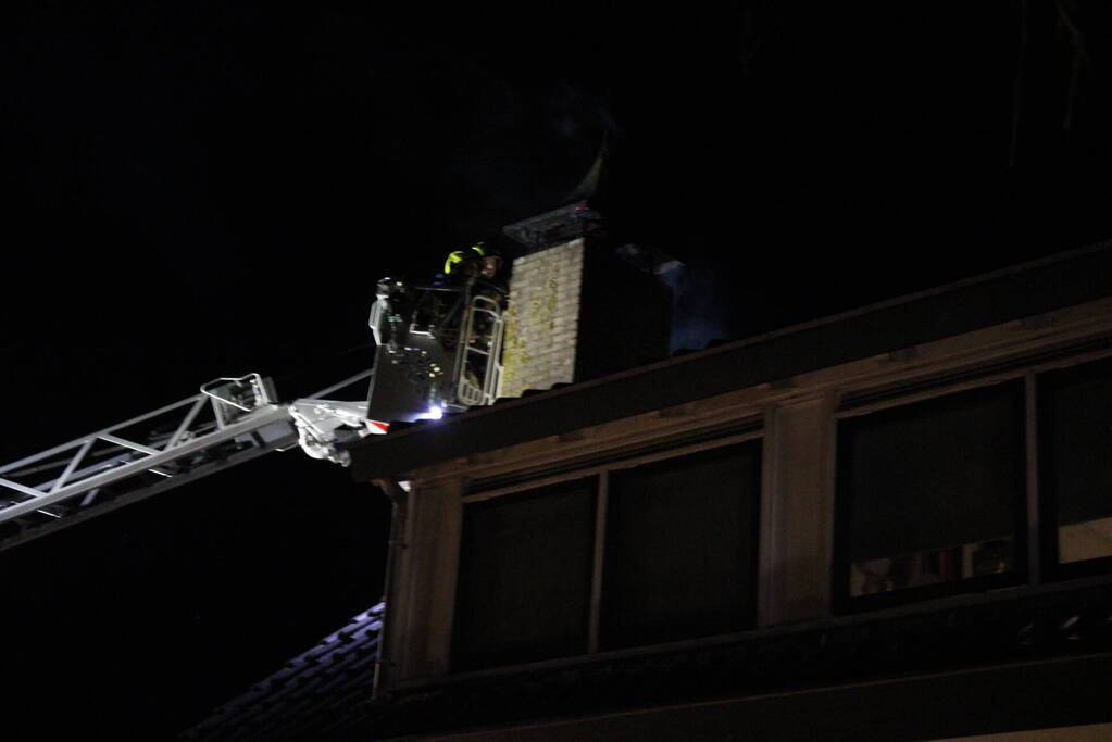 Schoorsteenbrand snel onder controle