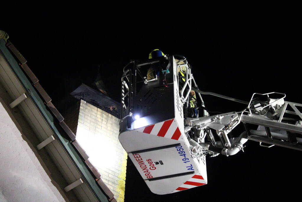 Schoorsteenbrand snel onder controle