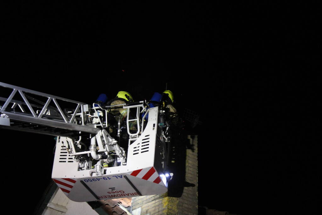 Schoorsteenbrand snel onder controle