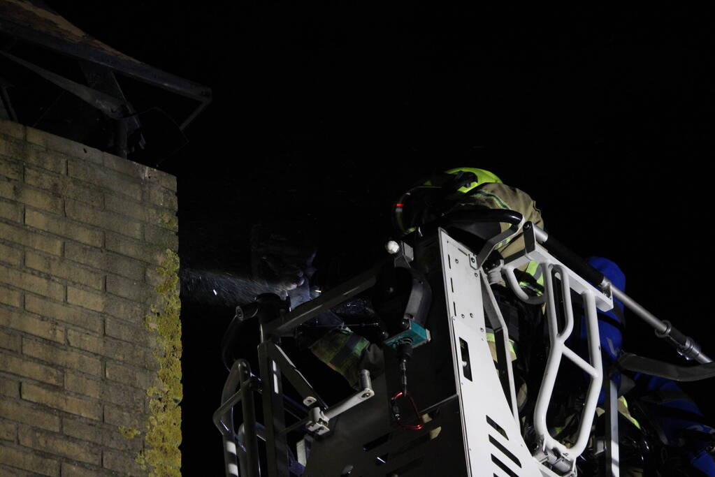 Schoorsteenbrand snel onder controle