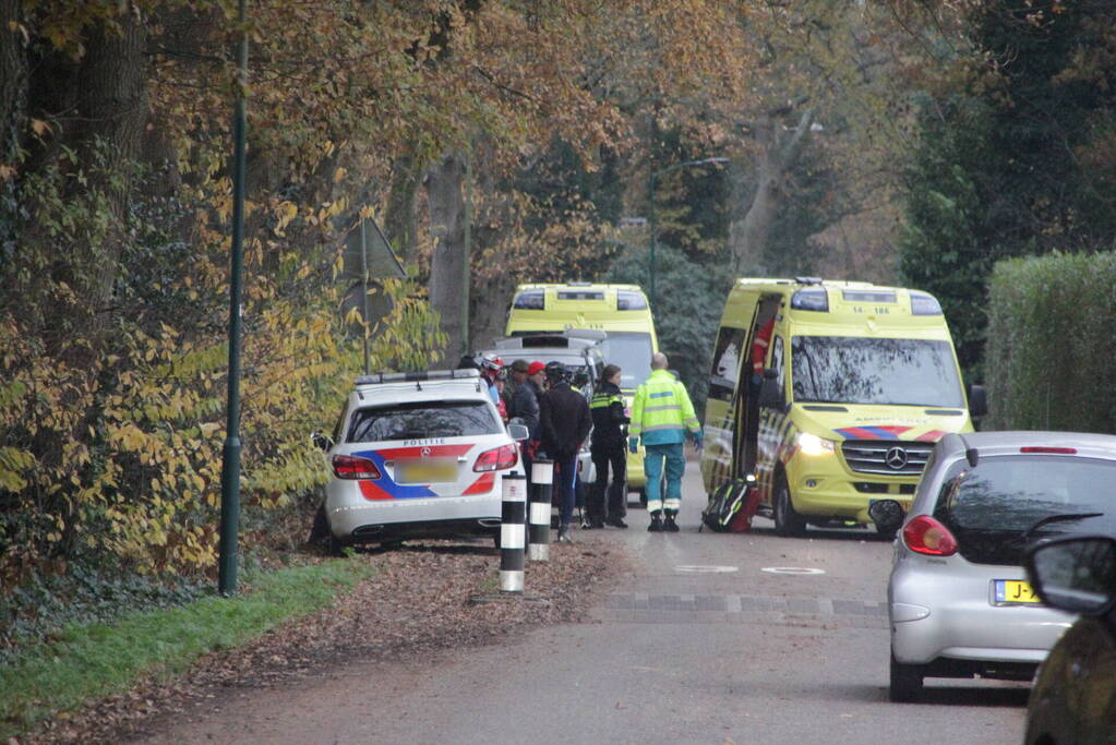 Wielrenner ernstig gewond na val