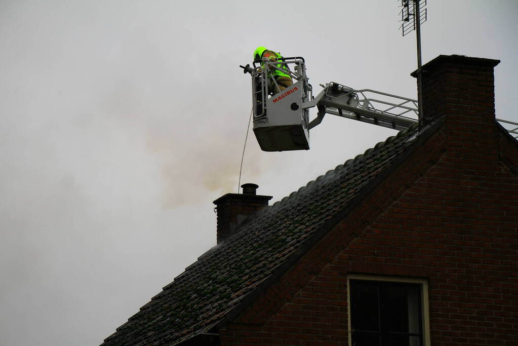 Veel rookontwikkeling door schoorsteenbrand