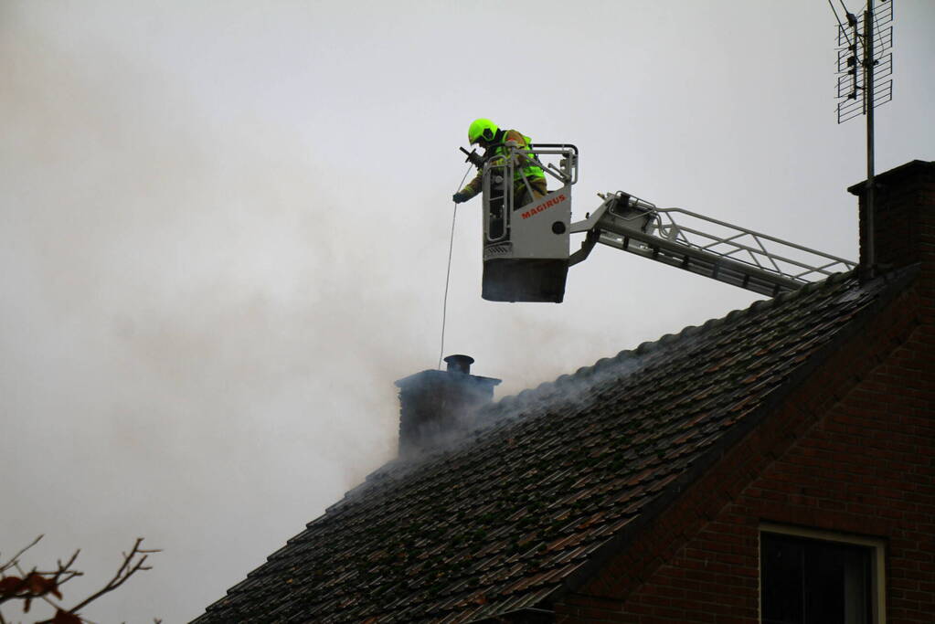 Veel rookontwikkeling door schoorsteenbrand