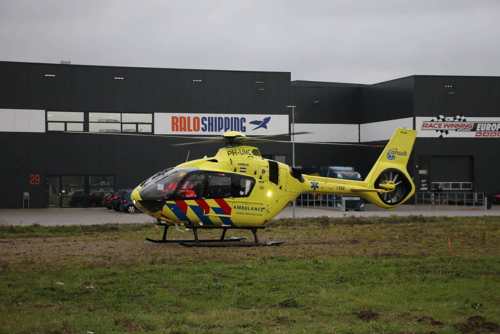 Medewerker drukkerij zwaargewond na beknelling