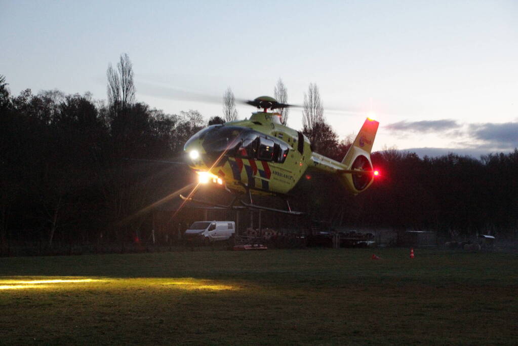 Traumahelikopter landt voor incident in woning, baby overleden