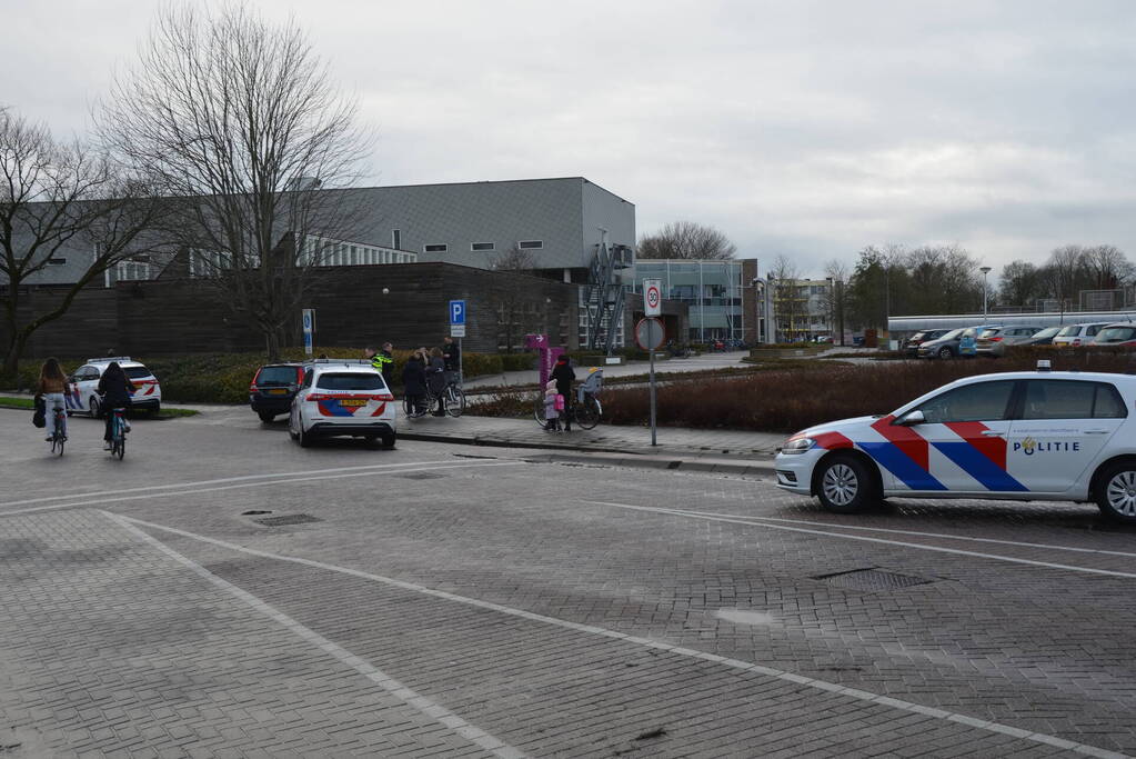 Afslaande automobilist ziet fietser over het hoofd
