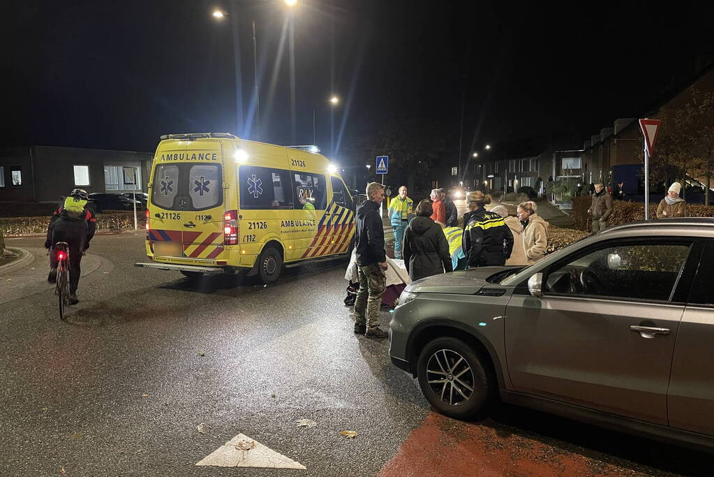 Fietser raakt gewond bij ongeval op rotonde