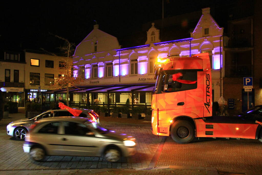 Feestende Marokko supporters na zege op Spanje