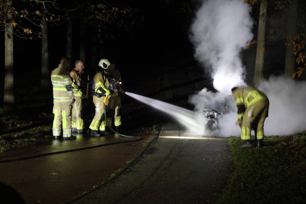 Scooter verwoest door brand