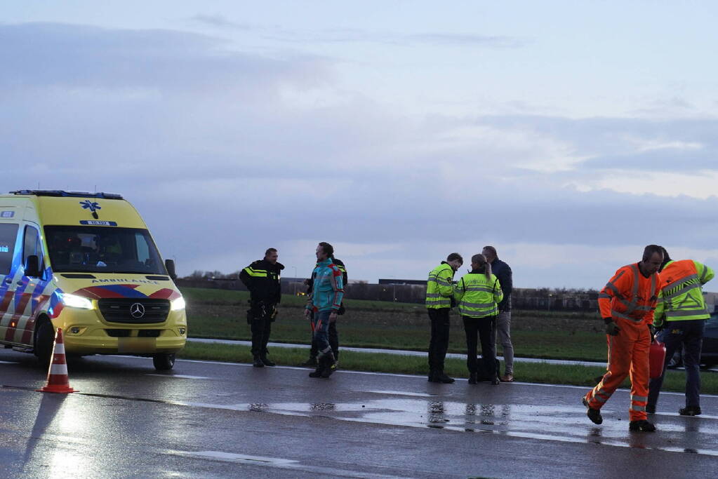 Twee voertuig beschadigd bij kop-staart botsing