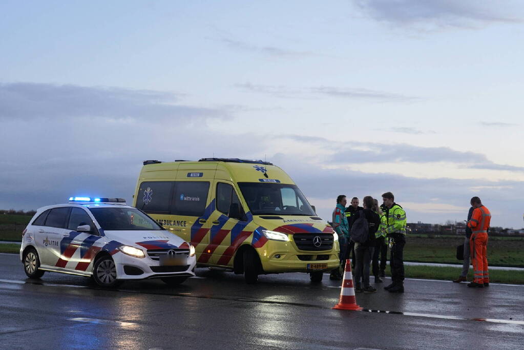 Twee voertuig beschadigd bij kop-staart botsing