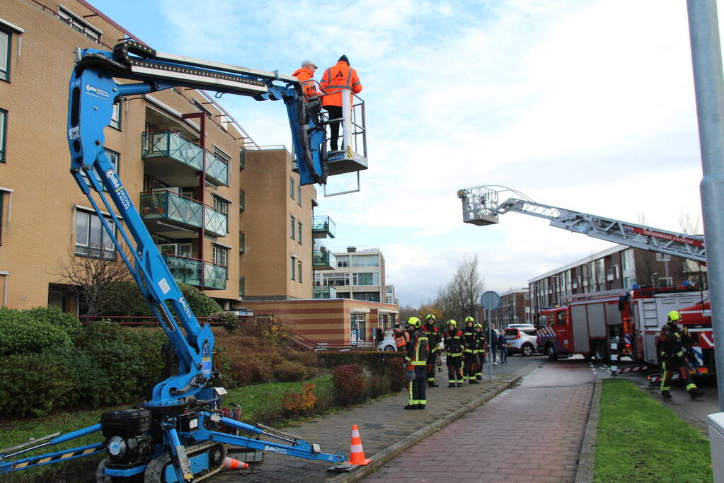 Twee mannen vast in hoogwerker