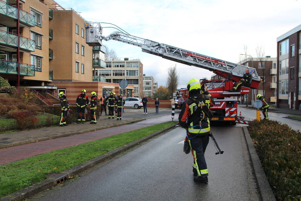 Twee mannen vast in hoogwerker