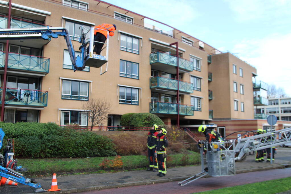 Twee mannen vast in hoogwerker