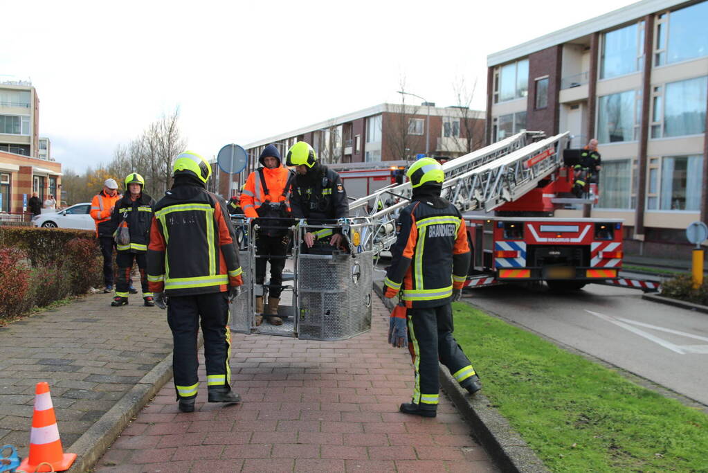 Twee mannen vast in hoogwerker