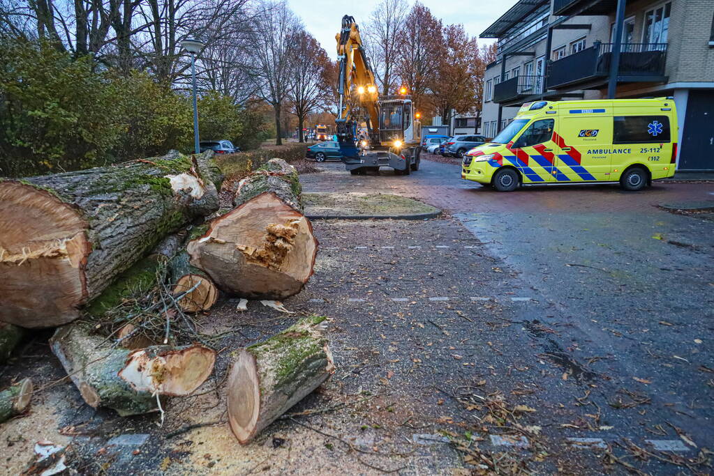 Vrouw gewon bij botsing met vrachtwagen