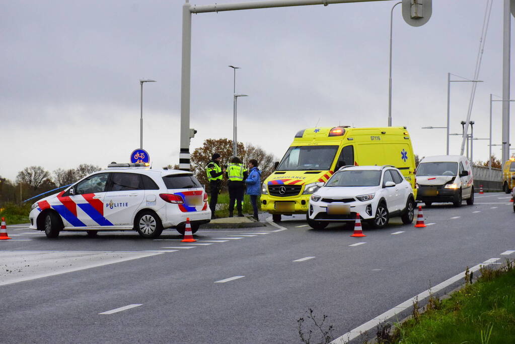 Kop-staartbotsing tussen personenwagen en bestelbus
