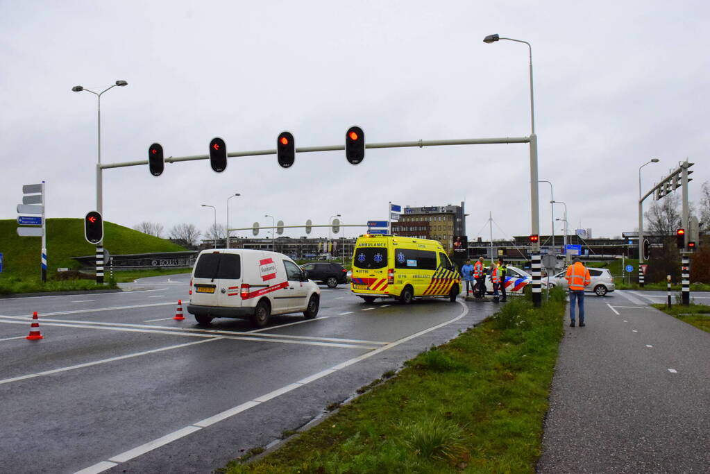 Kop-staartbotsing tussen personenwagen en bestelbus