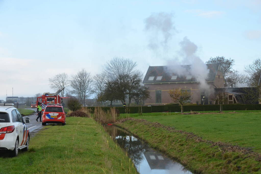 Hevige rookontwikkeling bij grote brand