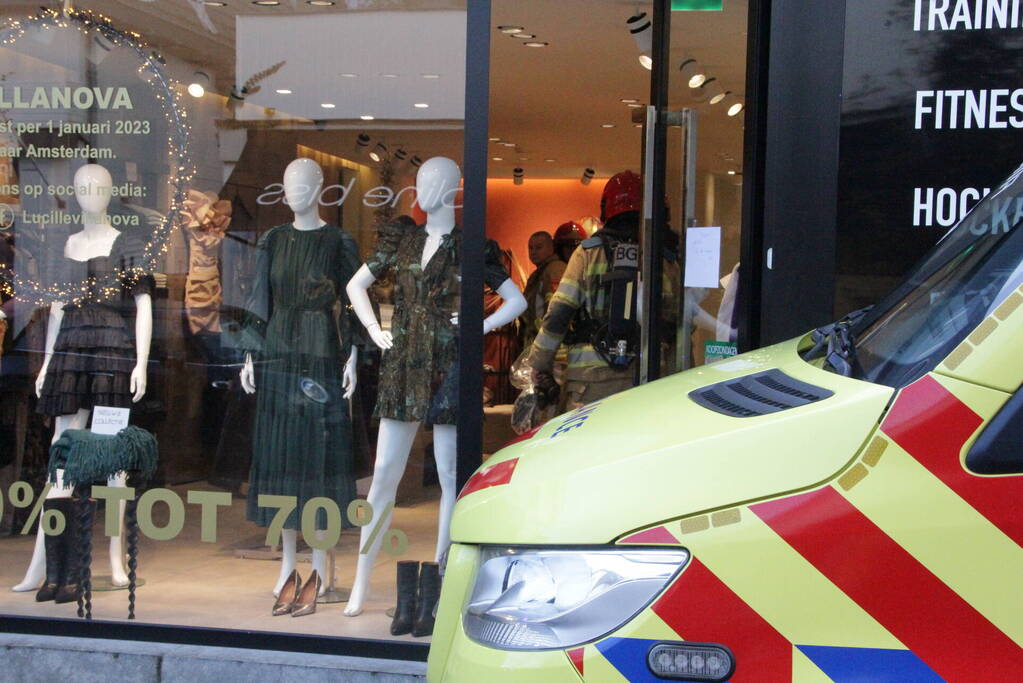 Kledingwinkel ontruimd, medewerker onwel